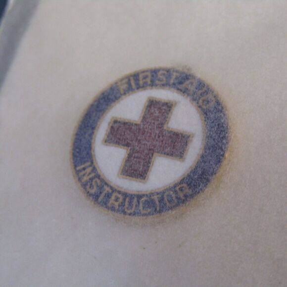 First Aid Instructor Red Cross Pin NEW 0.5" Round Metal‎ Pinback Tie Tack Hatpin - Picture 1 of 3